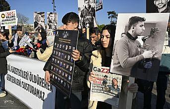 Beşiktaş'ta Filistin'de öldürülen gazeteciler anısına tek nüshalık gazete dağıtıldı
