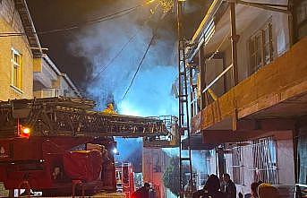 Beykoz’da 2 katlı binada çıkan yangın söndürüldü