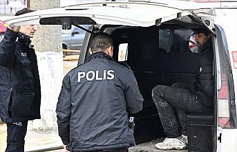Edirne'de bir kişinin cep telefonunu çalan yabancı uyruklular yakalandı