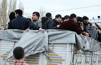 Kırklareli'nde kasasında 62 düzensiz göçmen taşıyan firari kamyon şoförü yakalandı