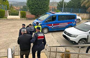 Yalova'da sahte plakalı minibüslerle hırsızlık yapan 2 şüpheli tutuklandı
