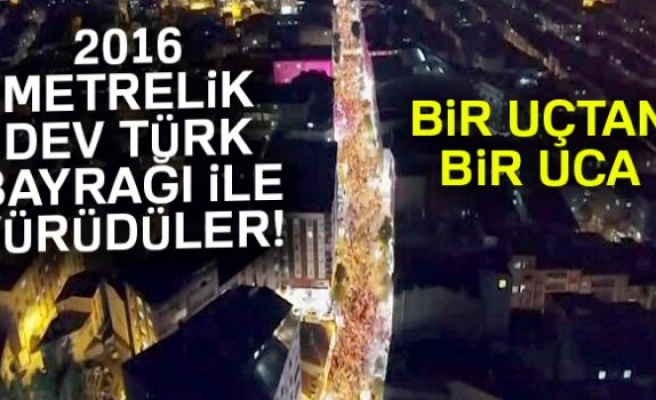 15 Temmuz’un yıl dönümünde 2016 metrelik Türk Bayrağı ile yürüdüler
