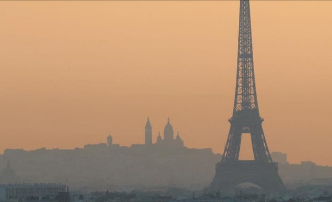 Paris'te 1 yıl yaşamak 183 sigaraya bedel