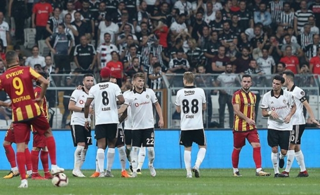 Beşiktaş 10 kişi kaldığı maçı kazandı