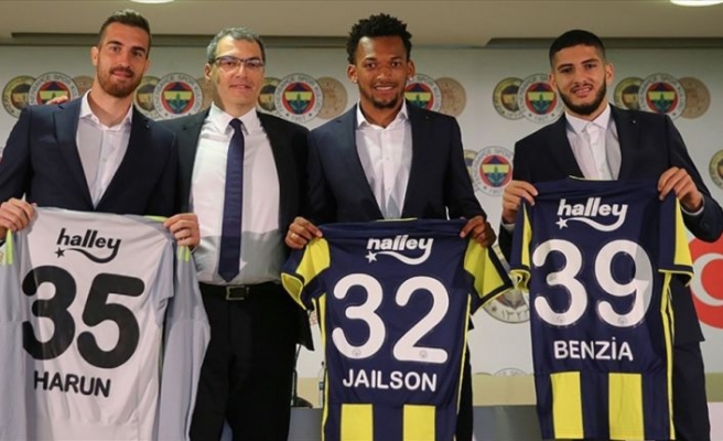 Fenerbahçe'de yeni transferler için imza töreni