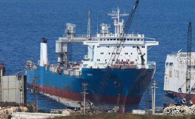 Foça'da denizi kirleten gemiye giriş ve çıkışlar yasaklandı