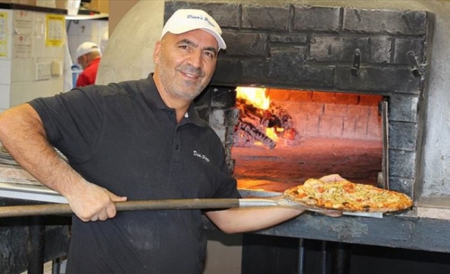 Tuncelili ünlü pizzacıdan Toronto’daki evsizlere pizza