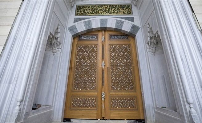Çamlıca Camisi'ne 6 tonluk kündekari kapı