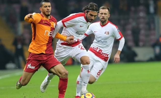 Galatasaray, Antalyaspor'a karşı zorlanıyor