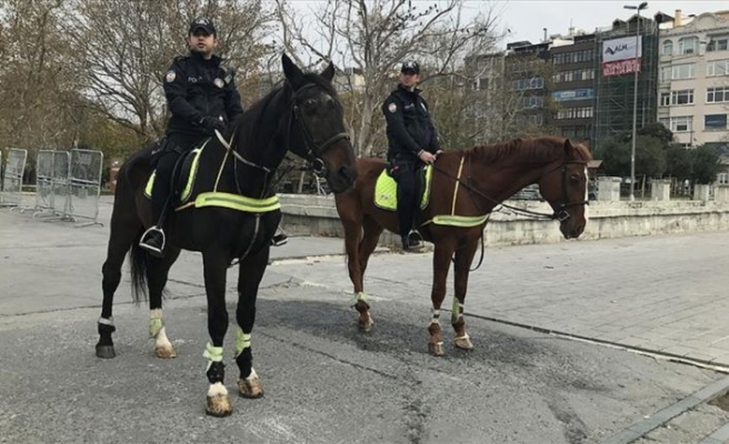 Taksim'de atlı polisler göreve başladı