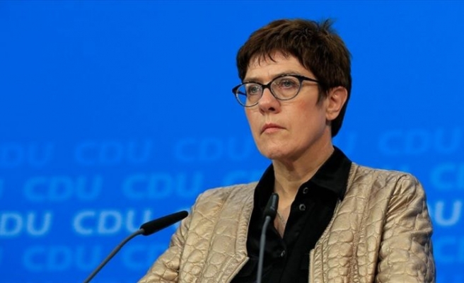 Almanya'da Merkel'in halefi Annegret Kramp-Karrenbauer oldu