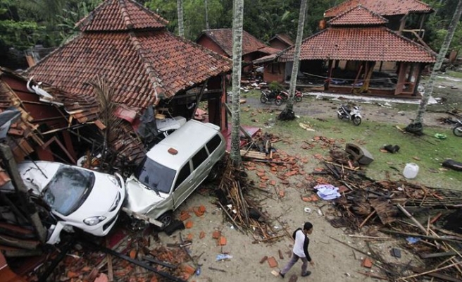 Endonezya'daki tsunamide ölü sayısı 222'ye yükseldi
