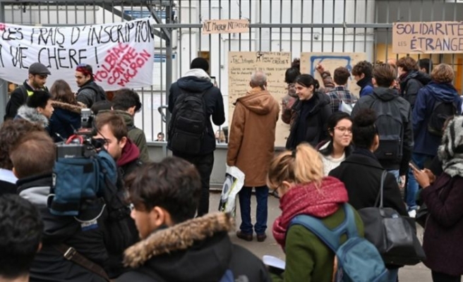 Fransa'da öğrencilerin eylemleri sürüyor