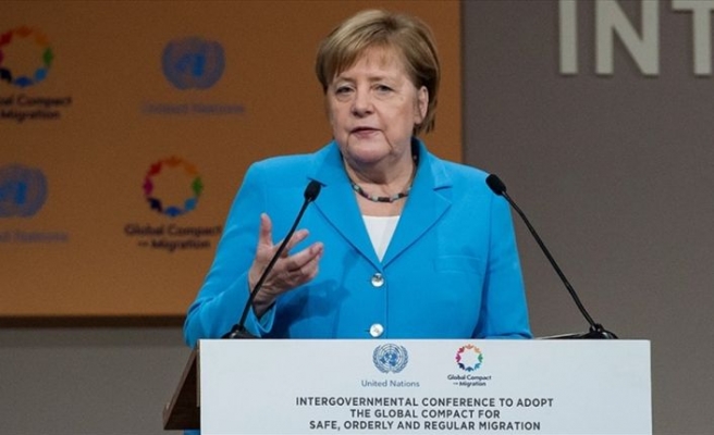 Merkel'den 'göç sorunu için toplu çalışma' çağrısı