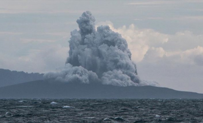 Anak Krakatau Yanardağı'nda bir günde 37 patlama oldu