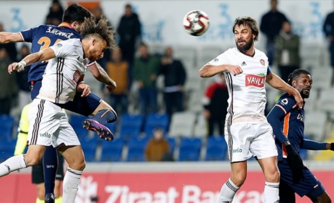 Medipol Başakşehir kupada avantajı tek golle aldı