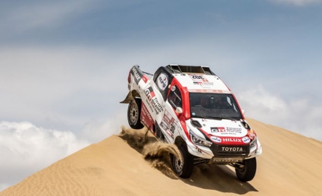 Toyota, Dakar Rallisi'nde tarihi bir zafere daha imza attı