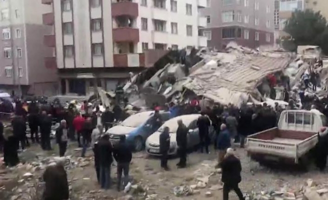 İstanbul'da 6 katlı bir bina çöktü
