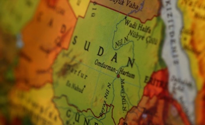 Sudan'da bakanların çoğu ve valilerin tamamı değiştirildi