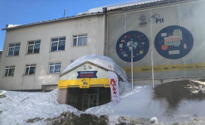 Uludağ'da Çatıdaki Kar Kütlesi Vatandaşların Üzerine Düştü