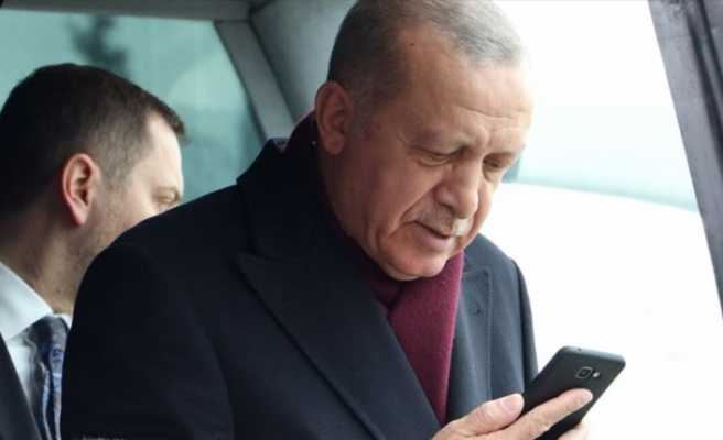 Cumhurbaşkanı Erdoğan bir gencin ailesiyle görüntülü görüştü