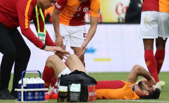 Galatasaray Kulübü Başkanı Cengiz: Emre'nin kaval kemiğinde bir kırık var
