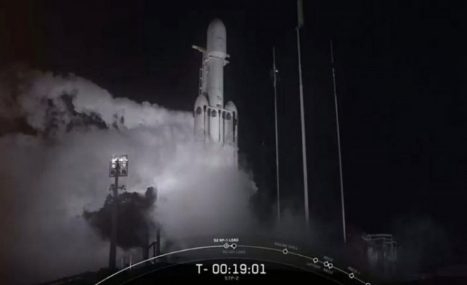 Dünyanın en güçlü ticari roketi Falcon Heavy üçüncü kez fırlatıldı