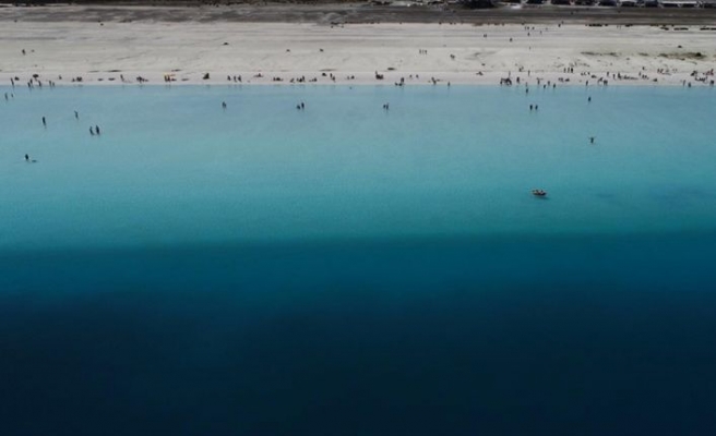 Salda Gölü bu yıl da ziyaretçilerini 'büyülüyor'