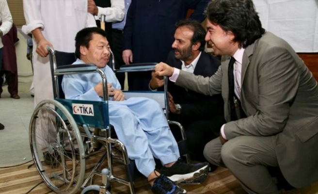 TİKA'dan Pakistanlı ihtiyaç sahiplerine 200 tekerlekli sandalye
