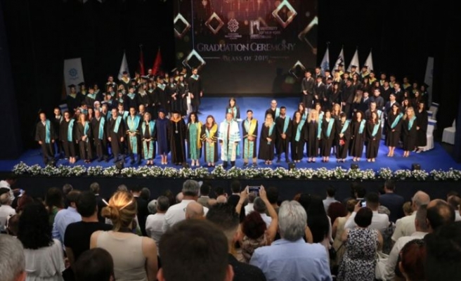 New York Tirana Üniversitesinde mezuniyet heyecanı