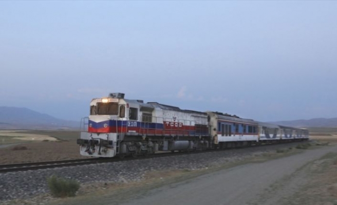 Tahran-Ankara treninin ilk yolcuları Van'a ulaştı