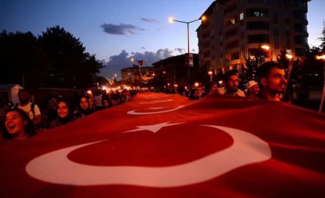 1071 metrekare Türk bayrağıyla 