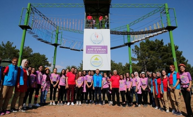 Fuat Oktay Ahi Evran Gençlik Kampı'nda gençlerle bir araya geldi