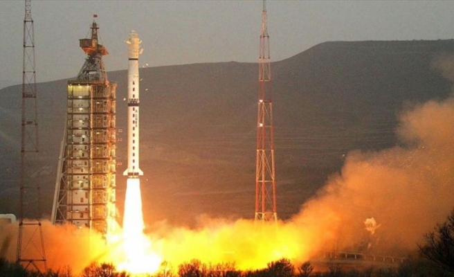 Çin uzaya üç gözlem uydusu fırlattı