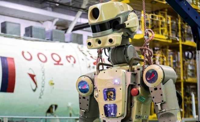 Görevini uzayda tamamlayan insansı robot dünyaya döndü