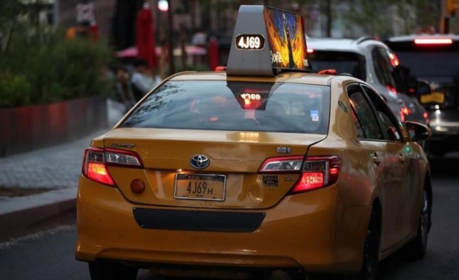 New York'un sarı araç plakalarını 65 cente çalışan mahkumlar yapıyor