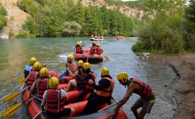 Tur firmaları kafilelerle Tunceli'ye yolcu taşıyor