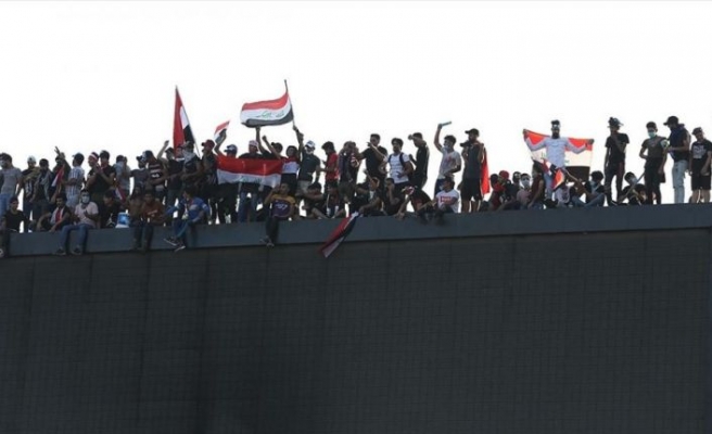 Bağdat’taki gösterilere üçüncü gününde öğrenciler de katıldı