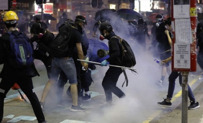 Hong Kong'daki protestolar şiddet olaylarına sahne oldu
