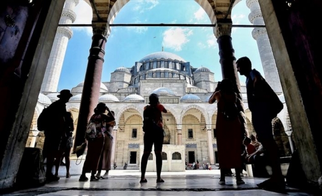 İstanbul ilk 8 ayda 9 milyon yabancı ziyaretçiyi ağırladı