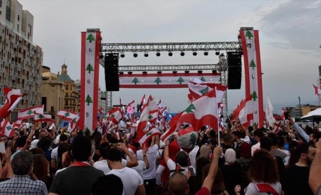Lübnan'da Başbakanın istifasına rağmen gösteriler devam ediyor