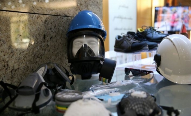 Türkiye'de ürettikleri maskeleri 20 ülkeye ihraç ediyorlar
