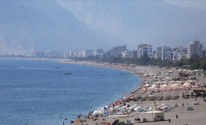 Antalya 15 milyon turistle rekora imza attı