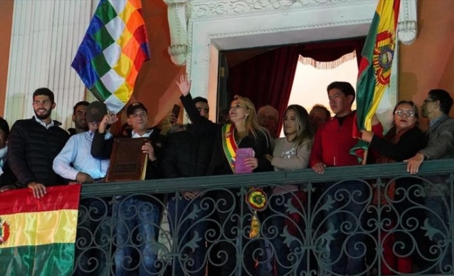 Bolivya'da ordu Anez'in geçici devlet başkanlığını tanıdı