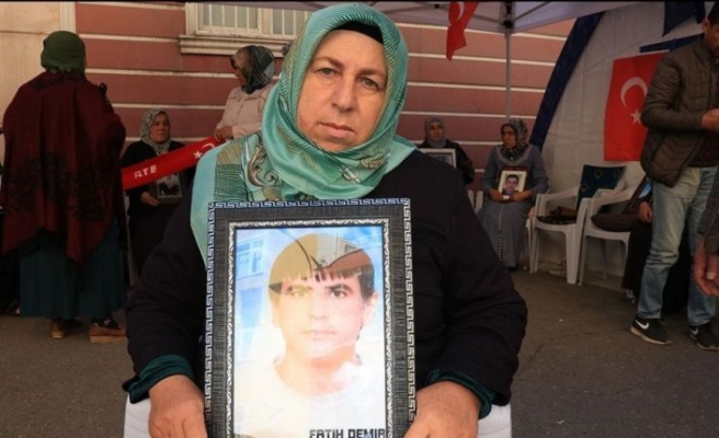 Diyarbakır annelerinden Demir: Çocuklarımızın hayalini ve gençliğini çaldılar