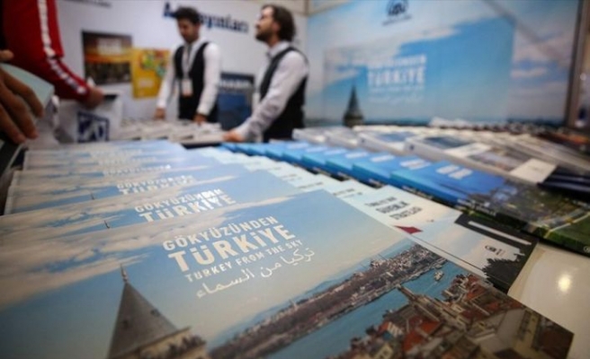 'Gökyüzünden Türkiye' 3 dilde İstanbul Kitap Fuarı'nda