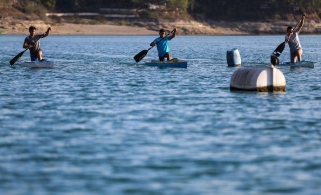 Seyhan Baraj Gölü durgunsu sporunda cazibe merkezi oldu