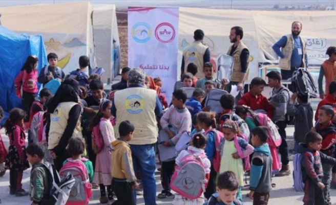 Suriyeli çocuklara kırtasiye yardımı yapıldı