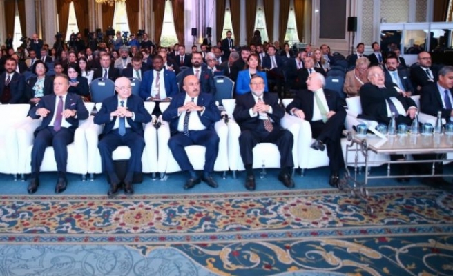 T.C Cumhurbaşkanlığı himayelerinde, Uluslararası İşbirliği Platformu (UİP) tarafından düzenlenen 10. Boğaziçi Zirvesi, 90 ülkeden 3 bini aşkın katılımcıyı İstanbul'da bir araya getirdi
