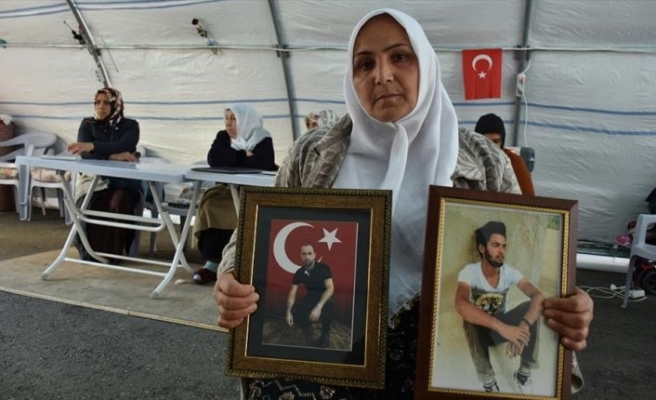 'Türk bayrağı altında doğduk Türk bayrağı altında da öleceğiz'